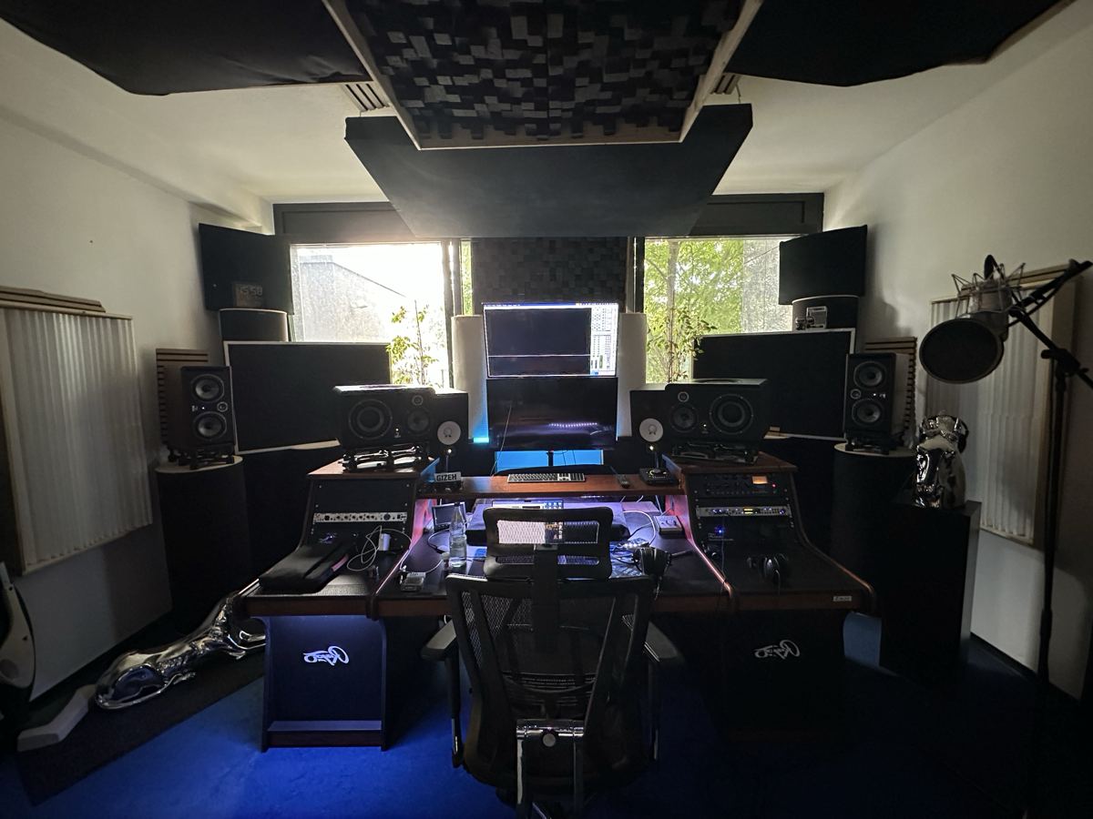 Rapstudio78 Control Room mit Monitoren und Mixing Setup